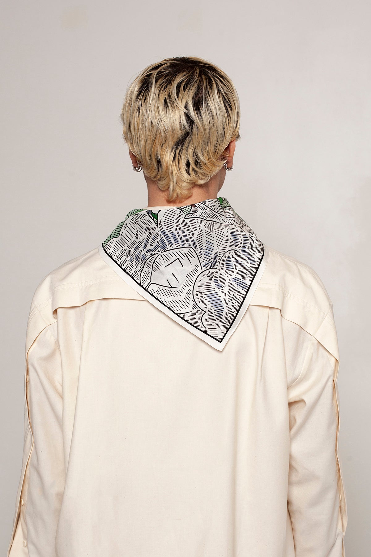 THE WORLD foulard and square panel is made from leftover deadstock silk fabric The foulard has an exclusive design inspired by tarot cards drawn by the artist Maria Robla, printed with black artisanal eco-friendly ink locally in Paris and hand painted by the artist. Wear the foulard alone or attach it to the essential pieces to personalize them and wear them your unique way. Your perfect summer accessory. White Canvas x Maria Robla.