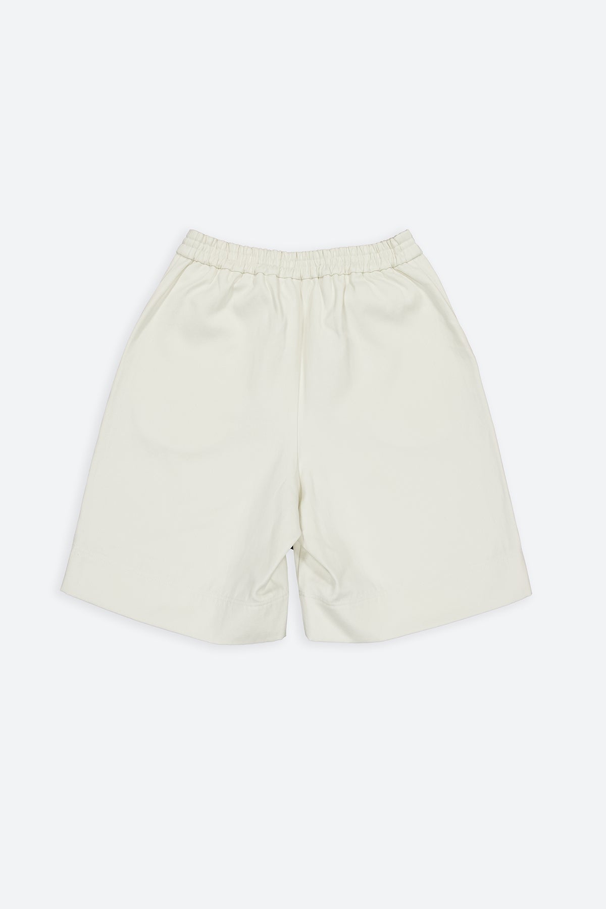 The denim shorts have minimal modern aesthetics design allowing comfort and bringing self-confidence. This unique piece is made locally in Paris to reduce environmental impact and guarantee high quality and durability of the products.