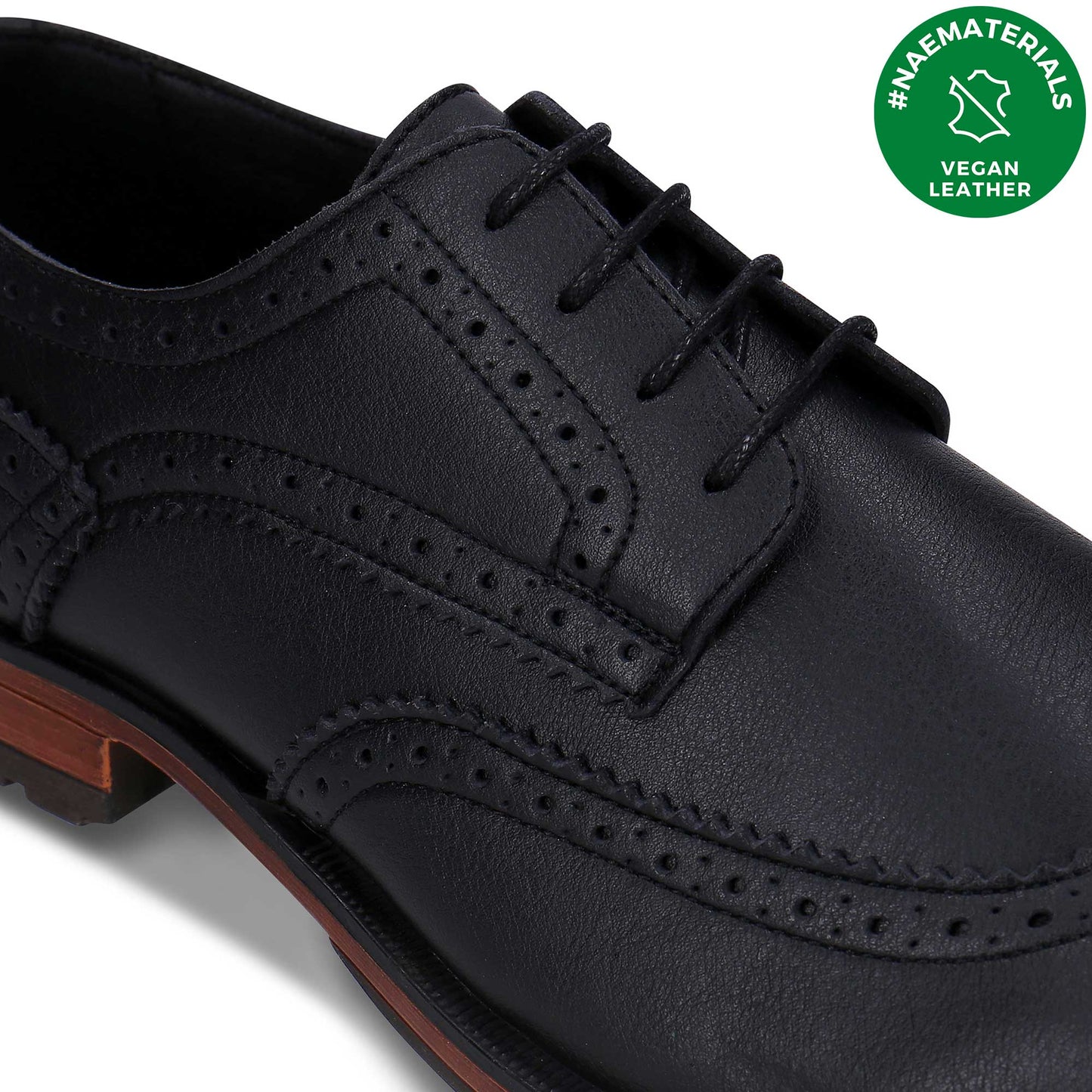 Chaussures de ville véganes brogue pour homme noir effet cuir wing tip élégant | NAE