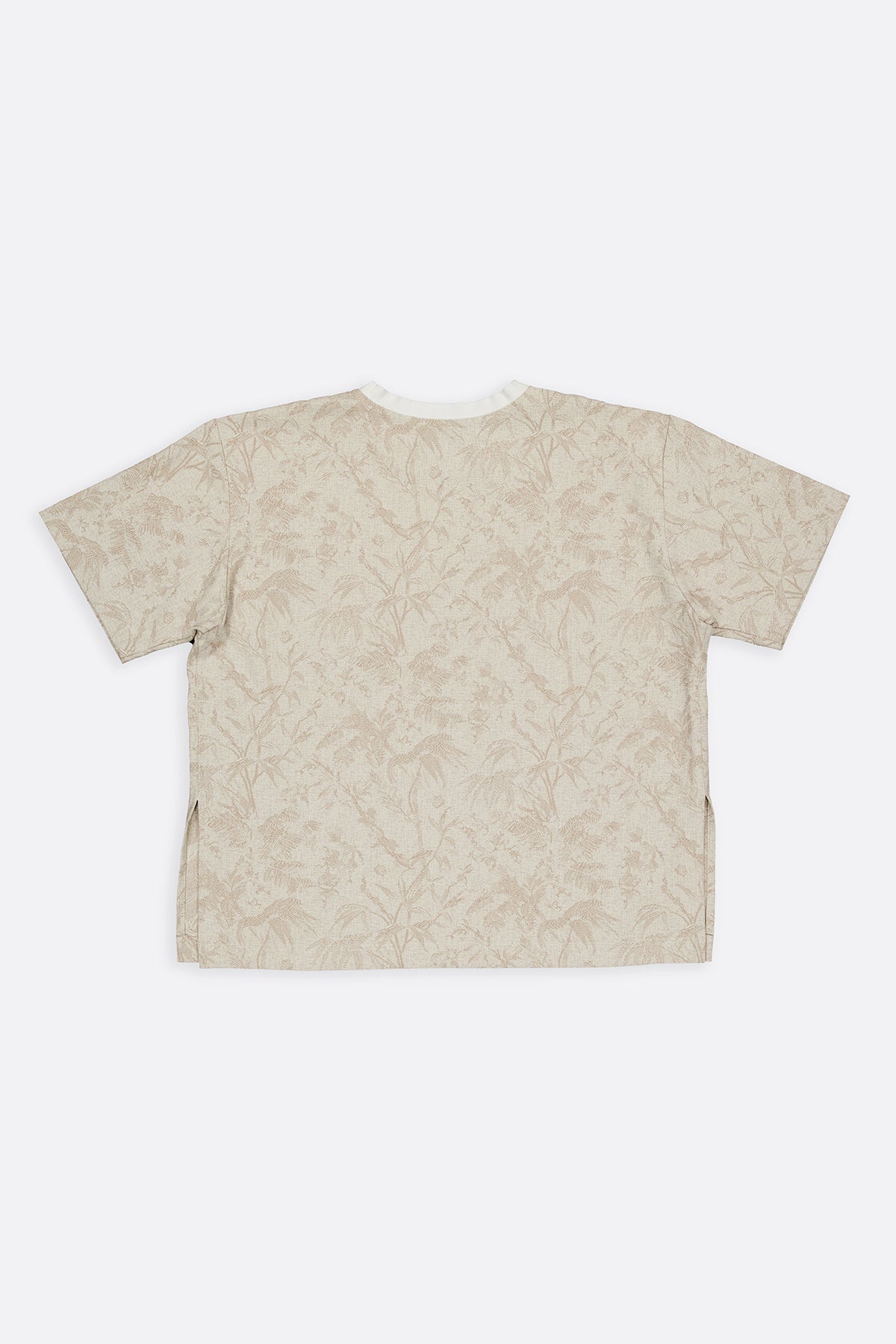 The Essential jacquard t-shirt has minimal modern aesthetics design allowing comfort and bringing self-confidence. This unique piece is made locally in Paris to reduce environmental impact and guarantee high quality and durability of the products.