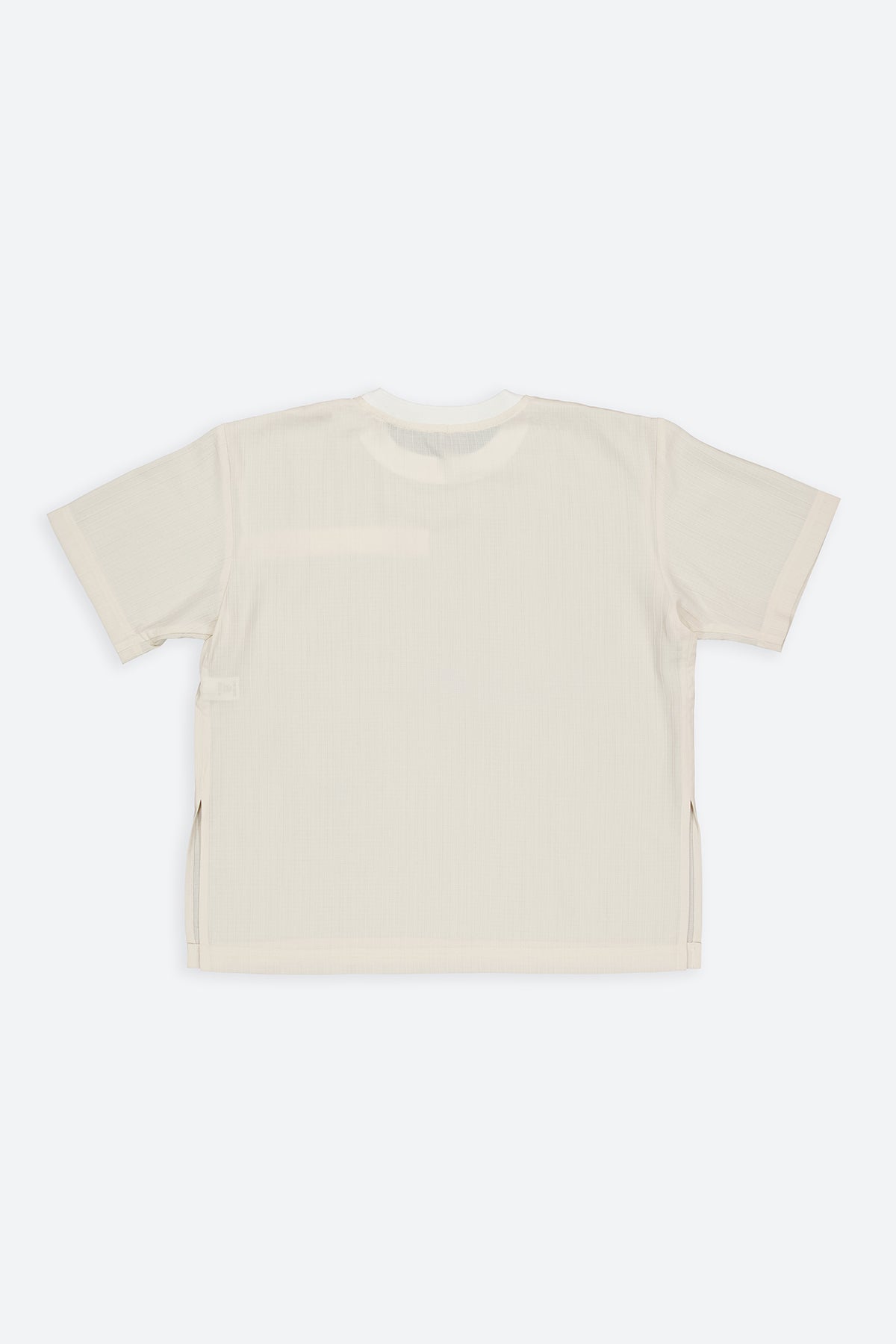 The light weight t-shirt has minimal modern aesthetics design allowing comfort and bringing self-confidence. This unique piece is made locally in Paris to reduce environmental impact and guarantee high quality and durability of the products.