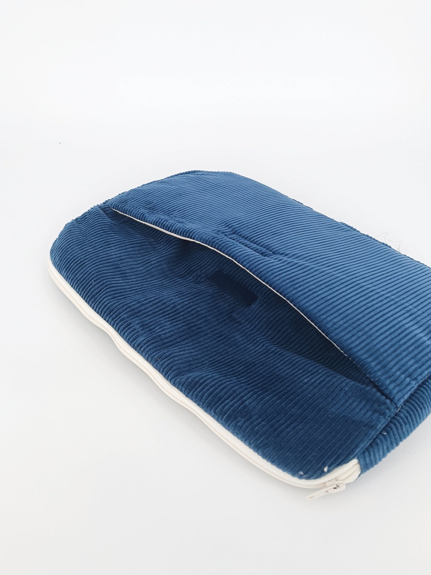 Housse d'ordinateur en velours côtelé bleu pétrole