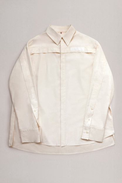 The Essential shirt has minimal modern aesthetics design allowing comfort and bringing self-confidence. A limited-edition production is made locally in France to reduce environmental impact and guarantee high quality and durability of the products.