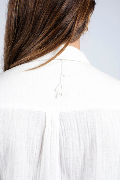 Dos chemise manches longue en 100% coton bio un  lien brodé de plumes de paons