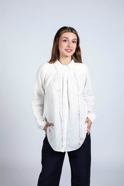 Chemise manches longue en 100% coton bio  et lien brodé de plumes de paons