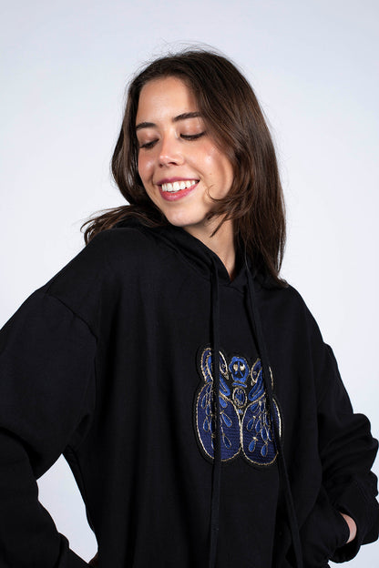 sweat noir avec broderie artisanale en coton bio certifié GOTS unisexe