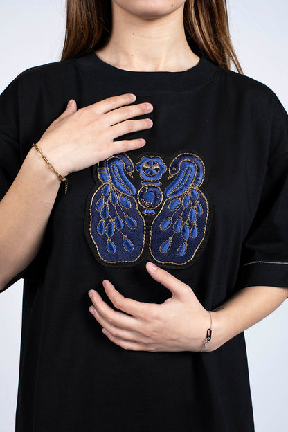 broderie artisanale sur t-shirt noir unisexe