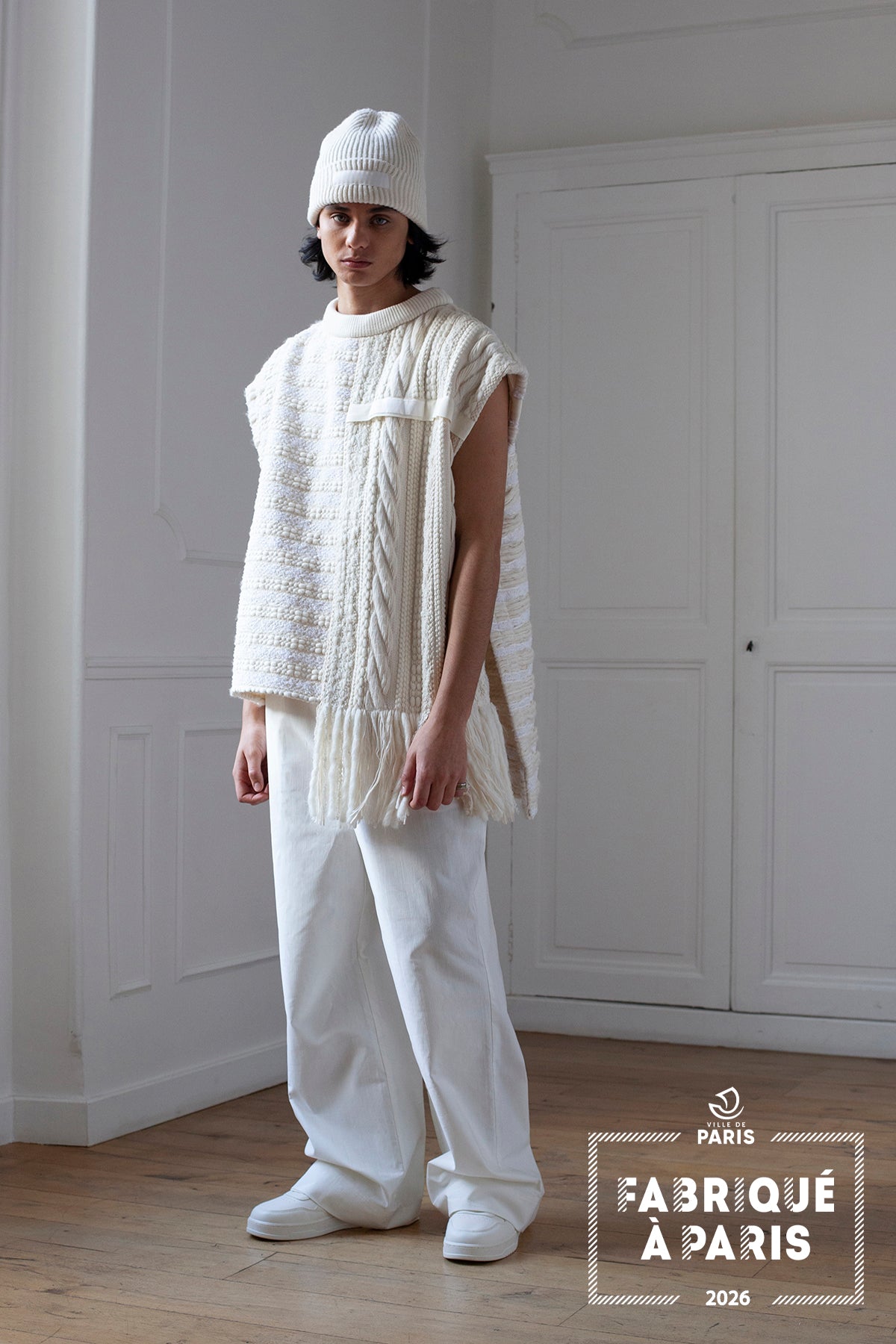 ARTISANAL SLEEVELESS SWEATER