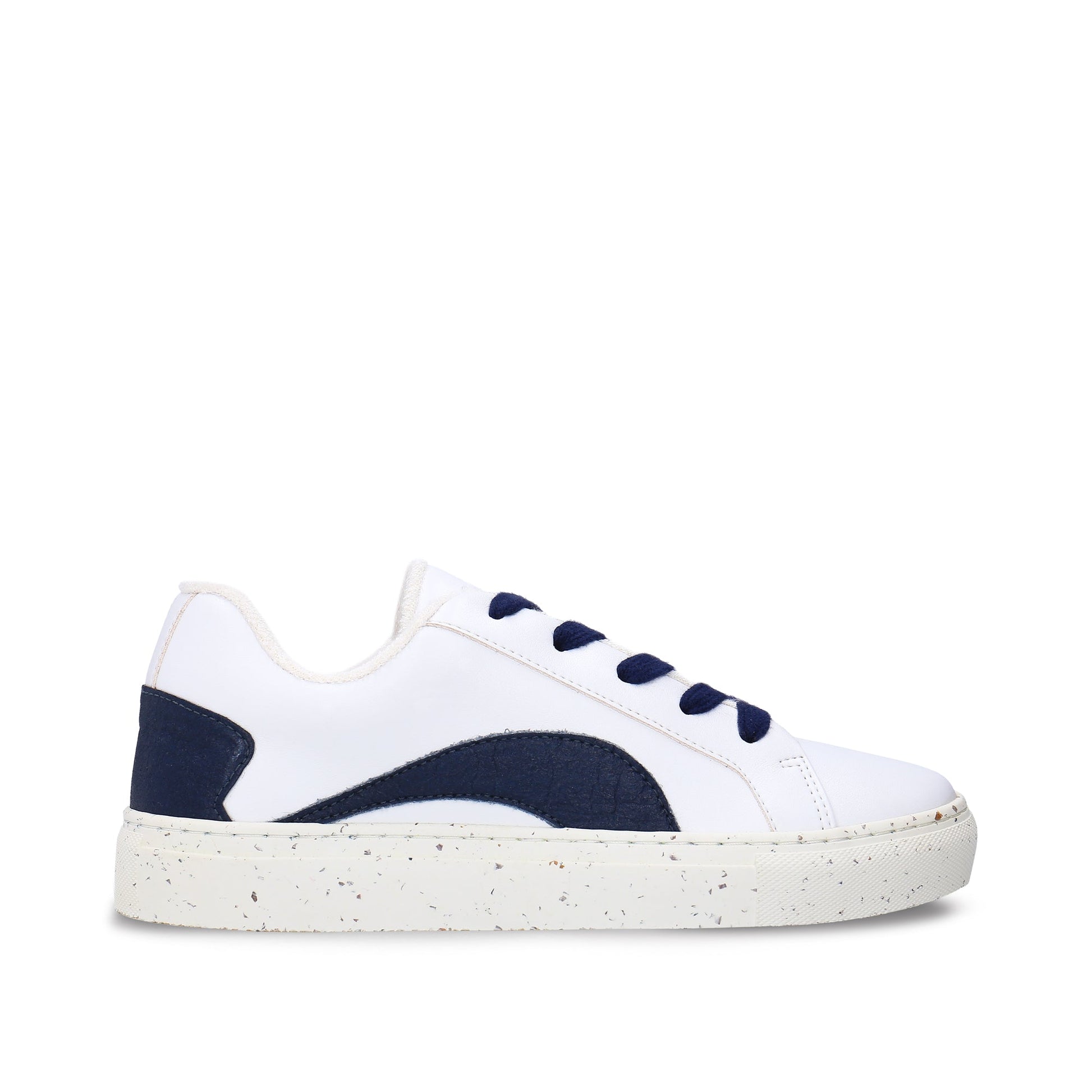 Zapatillas bajas blancas veganas apple skin piñatex goma reciclada bambú corcho