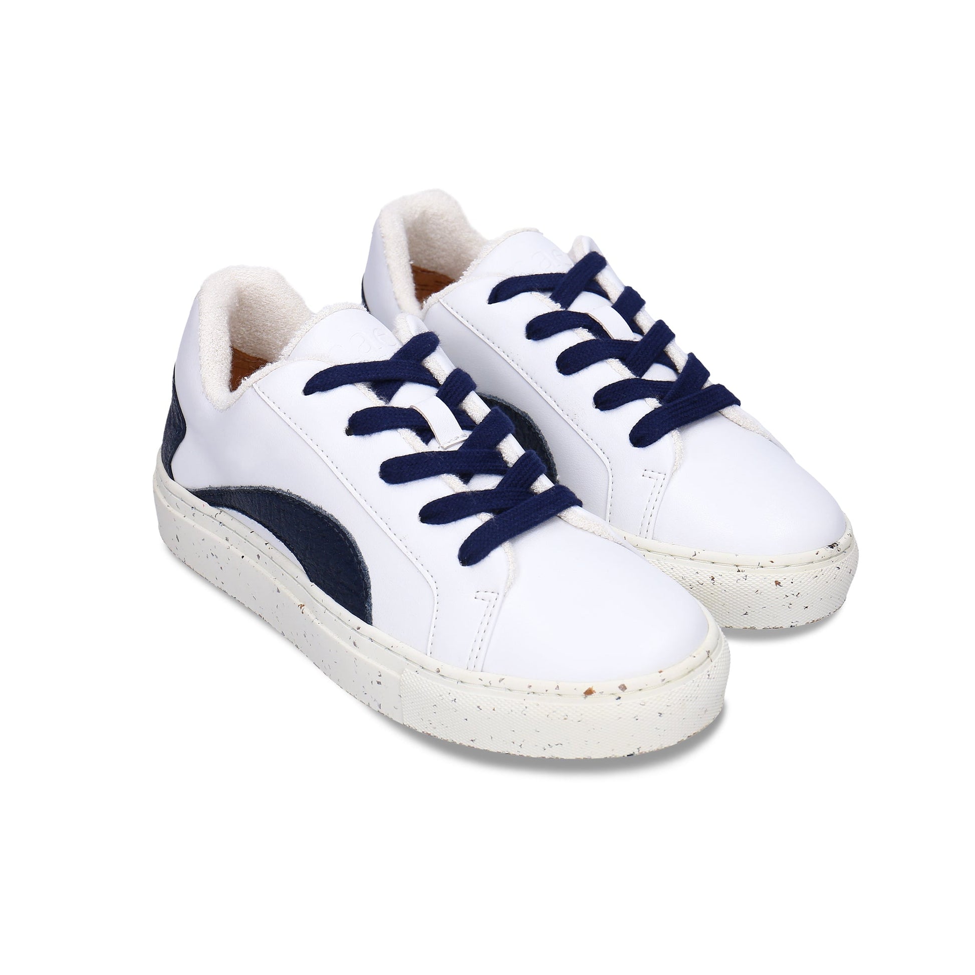 Vegane weiße Low-Top Turnschuhe Sneaker aus Apple Skin Piñatex recycelter Gummi
