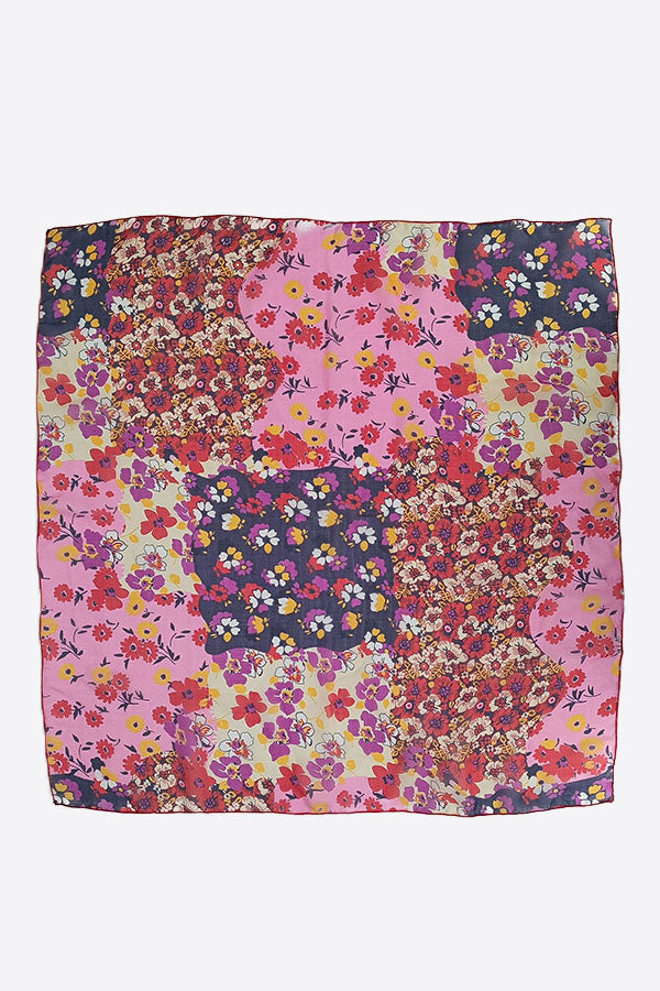 Foulard en soie motif fleuri