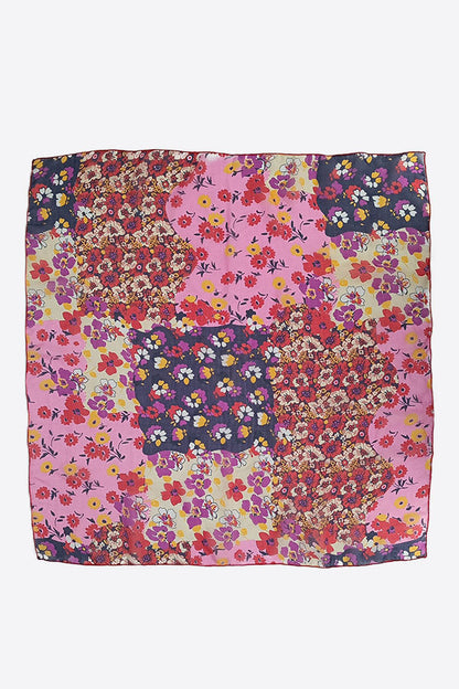 Foulard en soie motif fleuri